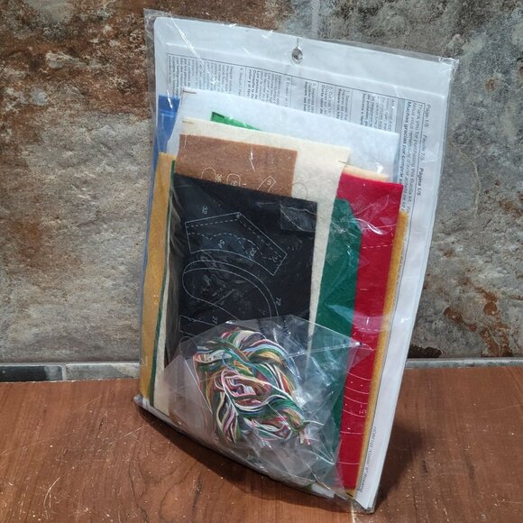 Plaid Bucilla Coolin It Felt Stocking Kit 18" 2008 86105 - Picture 7 of 10